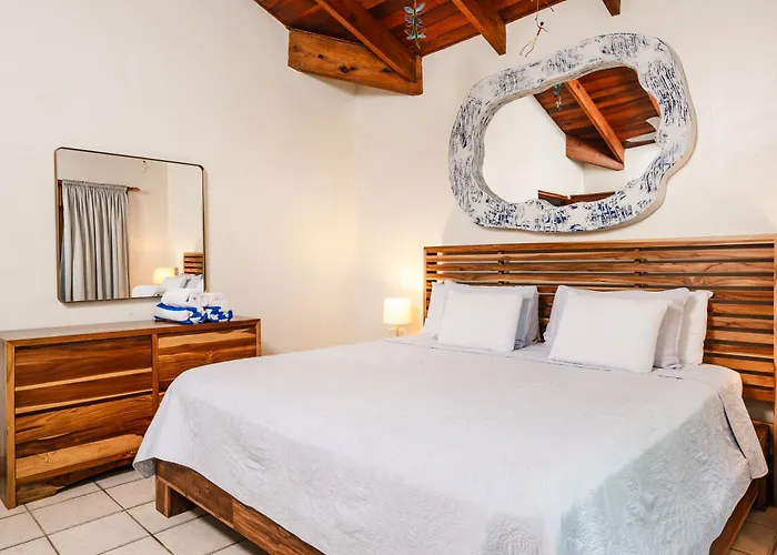 Casa Sueca - At The Tamarindo